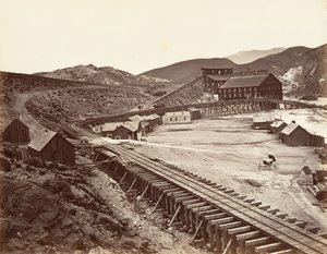 Eureka Quartz Mill and Flume, Nevada, 1875, painettu n. 1876. tekijältä Carleton Emmons Watkins
