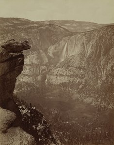 Yosemite Falls Glacier Pointista, 1865-66, painettu n. 1875. tekijältä Carleton Emmons Watkins