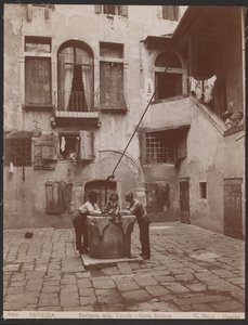 Barbaria delle Tavole – Bottera Courtyard