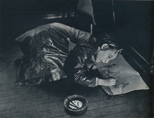 Jäljelle jäänyt pieni tyttö kuvittelee matkaa maalle, 1941 tekijältä Cecil Beaton
