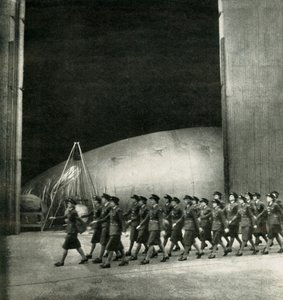 A Balloon Centressä, vuodelta 1943. tekijältä Cecil Beaton