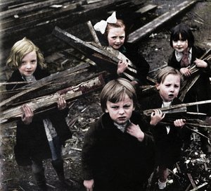 Polttopuut, 1941 tekijältä Cecil Beaton