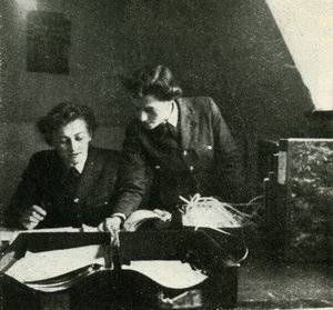 On Signals Duty, c1943. tekijältä Cecil Beaton