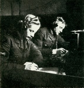 On Signals Duty, c1943. tekijältä Cecil Beaton