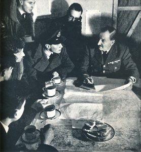 Paluu: kuulustelu, 1941 tekijältä Cecil Beaton