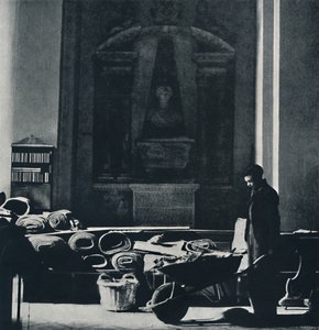 St. Mary-le-Bow ensimmäisen blitzin jälkeen. Se on nyt tuhottu, 1941 tekijältä Cecil Beaton