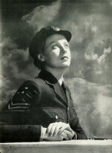 Taistelun katsominen, vuodelta 1943. tekijältä Cecil Beaton