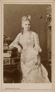 Oopperalaulaja Caroline Sallan muotokuva Caroline Louise de Septavaux n. 1880. tekijältä Charles Bergamasco