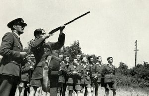 RAF:n henkilökunta oppi ampumaan aseita toisen maailmansodan aikana, 1941.