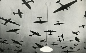 Sotilaslentokoneiden siluetteja... RAF-koulutuskoulussa toisen maailmansodan aikana, 1941.
