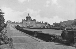 Castle Howard etelästä tekijältä Charles Latham