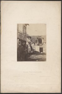[Cour de ferme] / [Maalaistalon piha] tekijältä Charles Marville