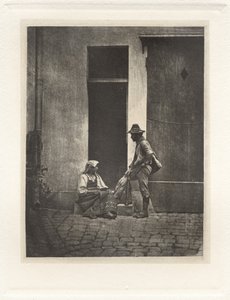 Planche IV - Pifferaro Debout et Paysanne Italienne Assise, dans la Cour du 21 Quai Bourbon (Levy IV - Pifferaro seisova ja italialainen talonpoika istuva, Quai Bourbon 21:n hovissa),1854, painettu 1982 (kuva) tekijältä Charles Nègre