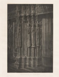 Planche XIII - Cathédrale de Chartres, Statues Colonnes de la Porte Centrale du Portail Royal (Levy XIII - Chartresin katedraali, kuninkaallisen sisäänkäynnin keskioven patsaspylväät),1855, painettu 1982 (kuva) tekijältä Charles Nègre