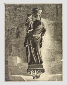 Veistos Maria lapsen kanssa Notre-Damessa, Pariisissa