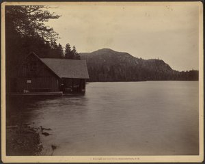 Echo Lake ja venevaja, Franconia Notch, New Hampshire tekijältä Charles P. Hibbard