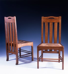 Charles Rennie Mackintoshin Argyle Street Tearoomsille suunnittelema tammiruokatuoli, n. 1898-1899 tekijältä Charles Rennie Mackintosh