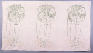 Kolmen vihreän ja kermanvärisen tyylitellyn ruusukuvion paneeli kulman toiselle puolelle asettua Drawing Roomiin osoitteessa 14 Kingsborough Gardens, n. 1900 (stenciloidut liinavaatteet) tekijältä Charles Rennie Mackintosh