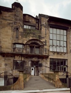 Näkymä arkkitehti Charles Rennie Mackintoshin (1868-1928) suunnittelemasta Kuvataidekoulusta tekijältä Charles Rennie Mackintosh