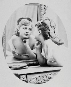 Muotokuva näyttelijä Henriette Victoire Drouardista (1851-1923). tekijältä Charles Reutlinger
