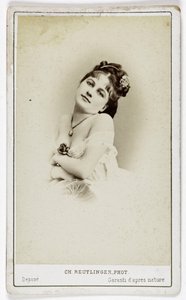 Muotokuva näyttelijä Henriette Victoire Drouardista (1851-1923). tekijältä Charles Reutlinger