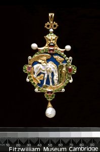 Riipus: Pegasus juomassa Hippocrene-suihkulähteestä (kulta, emali, helmi ja wc) tekijältä Charles Ricketts