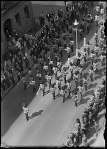 Victoria Crossilla palkitun sotilaan hautajaiskulkue Lontoossa 1930-luvun alussa.