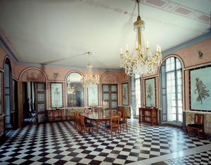 Näkymä Malmaisonin linnan ruokasalista, keisari Napoleon I:n (1769-1821) asuinpaikka, Charles Percierin (1764-1838) ja Pierre Francois Leonard Fontainen (1762-1853) koristelu 1800 Rueil Malmaison, musee du chateau tekijältä Charles and Fontaine Pierre Percier