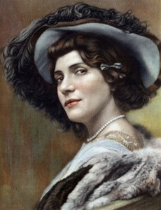 Ranskalainen koomikko Eve Lavalliere (1866-1929) Miquettenä RobertdeFlersin näytelmässä "Miquette et sa mere" kuva Cheri Rousseau ranskalaisesta "Le Theatre" -lehdestä 11. joulukuuta