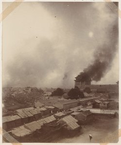 Suuri tulipalo Pekingin pääportilla, 1900 tekijältä Chinese Photographer
