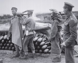 Kiinan yksikkö varastoi ilmapommeja ammusvarastoon Ranskassa tekijältä Chinese Photographer