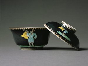 Sokerikulho ja kansi, Qianlong-kausi (1736-1795) n. 1740 (posliini) (katso myös 314530)