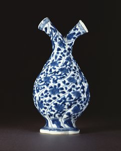 Sinivalkoinen kaksoispullo eurooppalaisessa lasimuodossa, Kangxi-kausi (1662-1722) (posliini)
