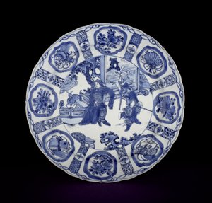 Sinivalkoinen sotureilla maalattu kraak-astia, Wanli, 1590-1610 (posliini)