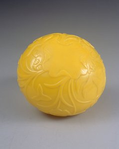 Veistetty kulho, Qianlong-kausi (1736-95) (värillinen lasi) (katso myös 272124)