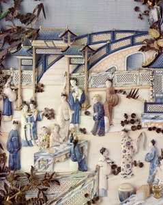 Yksityiskohta paneelista, joka esittää hahmoja terassilla, Qianlong-kausi, 1736-95 (monivärinen norsunluu) (katso 203572) tekijältä Chinese School