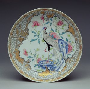 Pitkähäntäisellä linnulla, kivillä ja kukilla maalattu astia, Yongzheng-kausi, 1725-35 (munankuoriposliini)