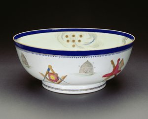 Famille Rose Export vapaamuurarien kulho, Qianlong-kausi, 1736-95 (posliini) (katso myös 133044 & 133046)
