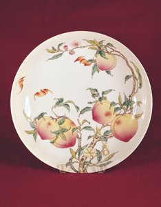 Famille ruusulautanen koristeltu aprikoosikuviolla, Qing-dynastia (posliini)