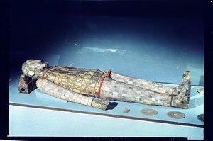 Jade-hautapuku, prinsessa Tou Wanin haudasta, Liu Shengin (d.113 eKr.) vaimo Lingshangista, Man-ch