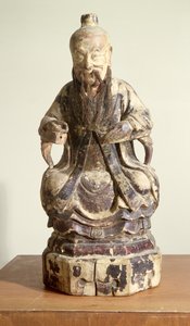 Lao-Tzu (n. 604-531) yllään mestarin kruunu (maalattua puuta) tekijältä Chinese School