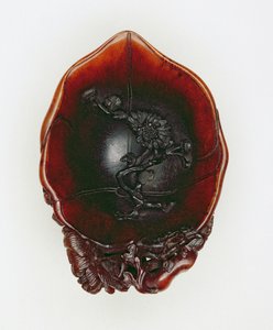 Libation cup, Qianlong-kausi 1736-1795 (veistetty sarvikuonon sarvi) (katso 142653-5 ja 142692) tekijältä Chinese School