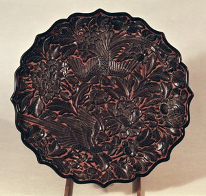 Lautas kukkakuvioilla ja kahdella linnulla, Yuan-dynastia (1271-1368) (lakattu puu)