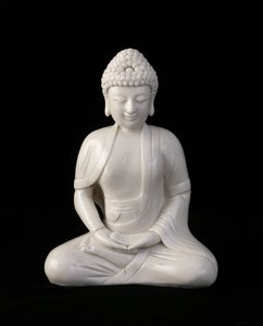 Istuva Buddha, Fujianin maakunta, Ming- tai Qing-dynastia (keraaminen)