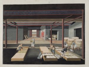 Kulhojen ja astioiden pakkaaminen ja pakkaaminen, lautanen 12 kahdentoista kappaleen sarjassa, joka kuvaa kiinalaisen posliinin valmistusprosessia, 1800-luku tekijältä Chinese School