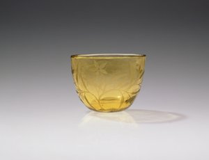 Viinikuppi, Yongzheng-kausi, 1723-35 (keltainen lasi)
