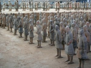 Xian-museo, terrakottasoturit keisari Shi Huangdin haudalta tekijältä Chinese School