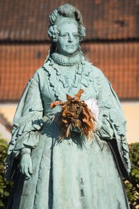 Tanskan kuningatar Caroline Amalien (1796-1881) patsas (pronssi)