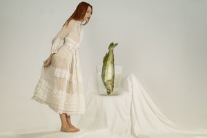 Utelias nainen ja kala tekijältä Christine von Diepenbroek