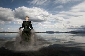 Eteerinen nainen, Still Water tekijältä Christine von Diepenbroek